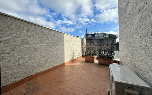 BILOCALE CON TERRAZZO